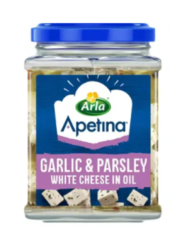 Кубики средиземноморского сыра в масле с чесноком и петрушкой Apetina 265/150г в стекле